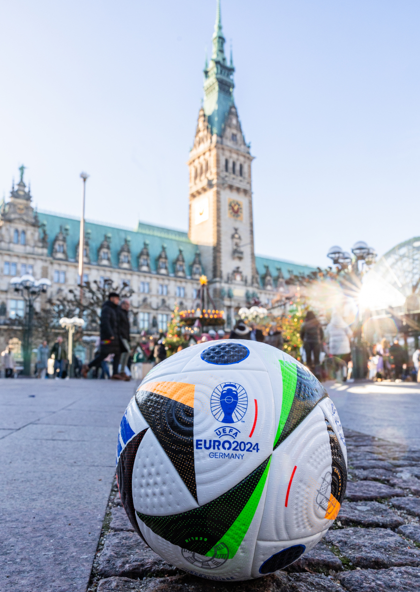 开云app下载-关于纳达尔重返赛场，表现优异首场状态出色，篮网观众沸腾！赛场气氛高涨的信息